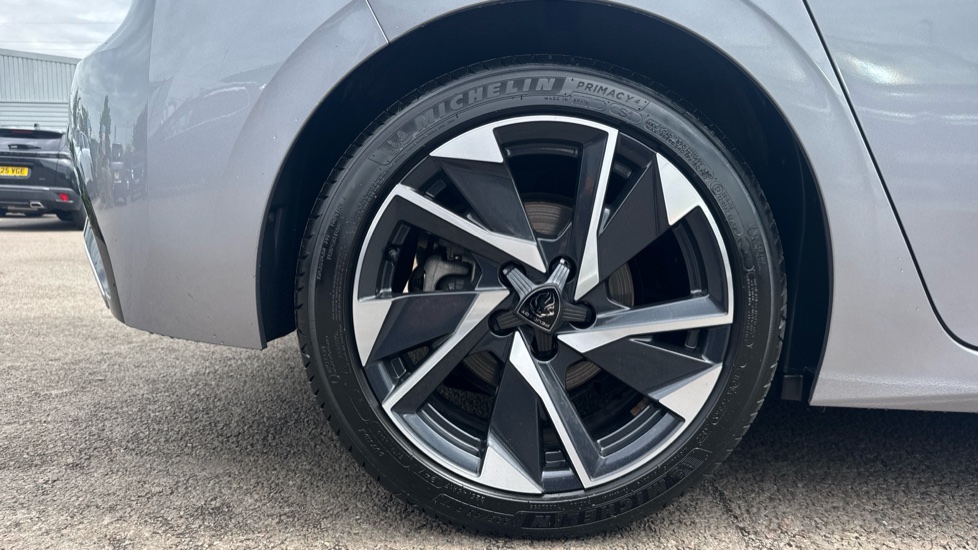 Peugeot 308 1.2 PureTech Allure Premium 5dr EAT8 Petrol Hatchback - Image 8