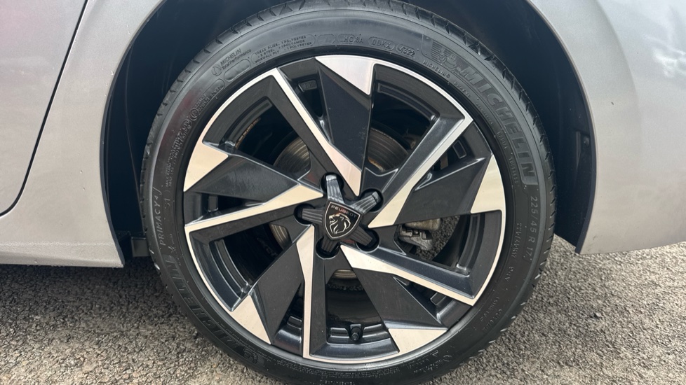 Peugeot 308 1.2 PureTech Allure Premium 5dr EAT8 Petrol Hatchback - Image 9