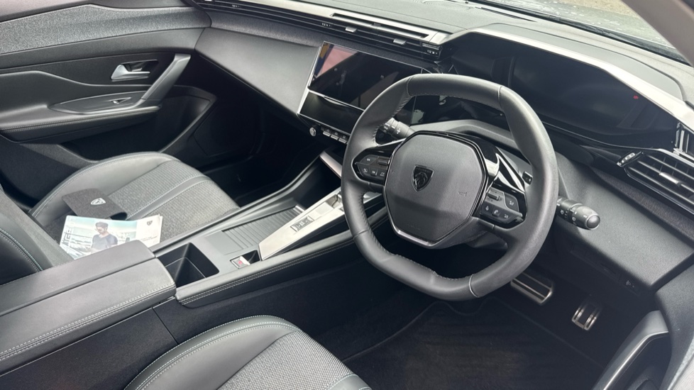 Peugeot 308 1.2 PureTech Allure Premium 5dr EAT8 Petrol Hatchback - Image 12