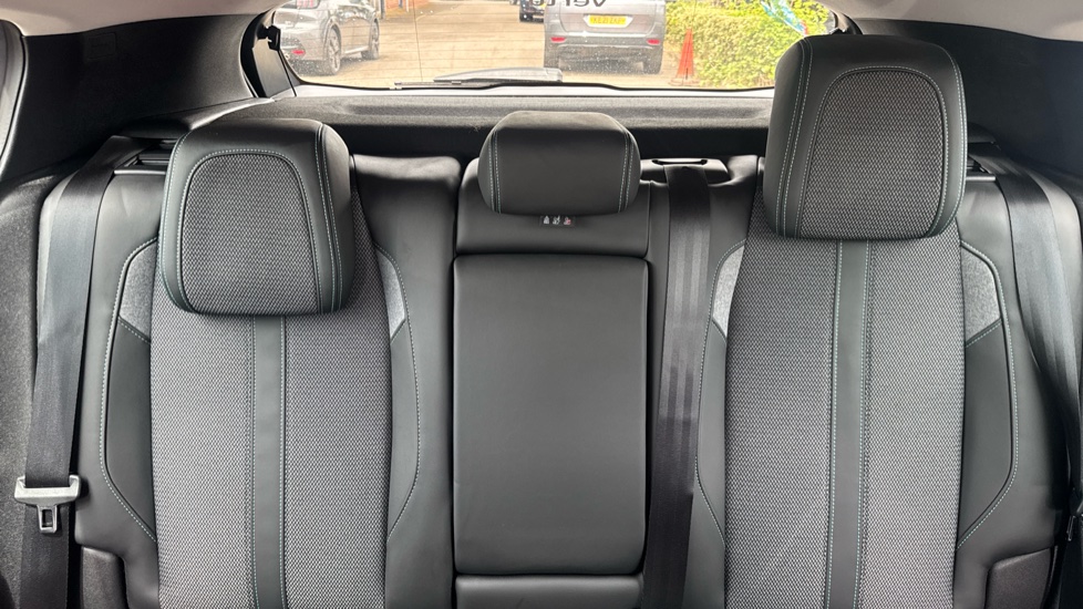 Peugeot 308 1.2 PureTech Allure Premium 5dr EAT8 Petrol Hatchback - Image 22