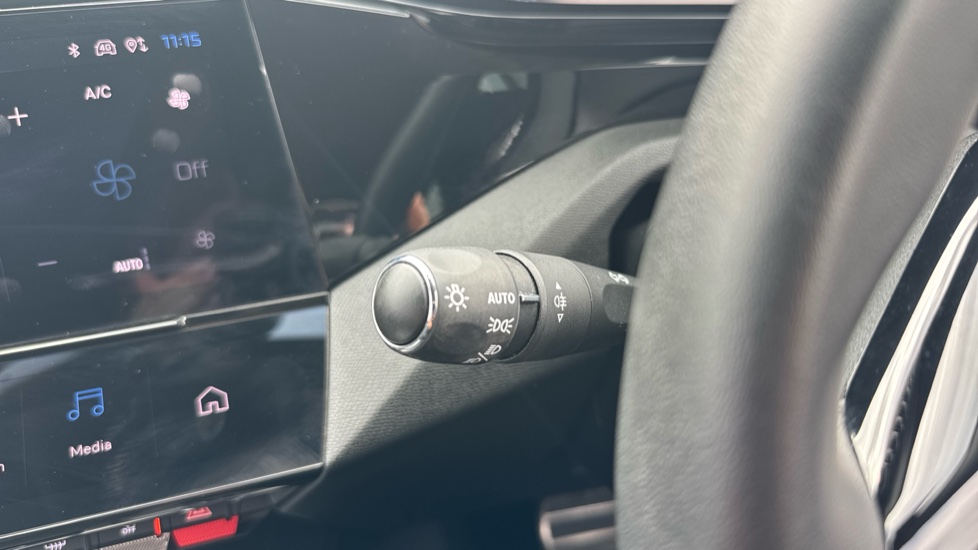 Peugeot 308 1.2 PureTech Allure Premium 5dr EAT8 Petrol Hatchback - Image 14