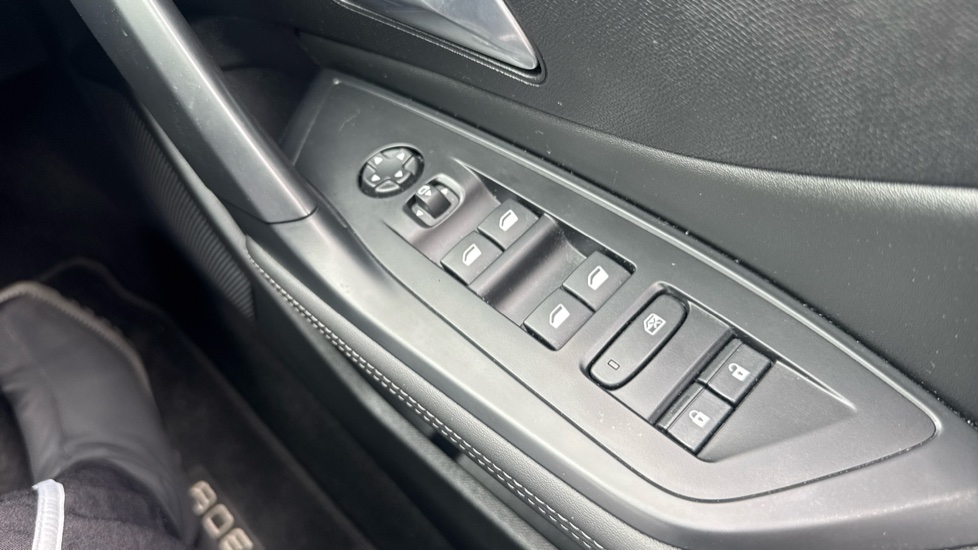 Peugeot 308 1.2 PureTech Allure Premium 5dr EAT8 Petrol Hatchback - Image 29