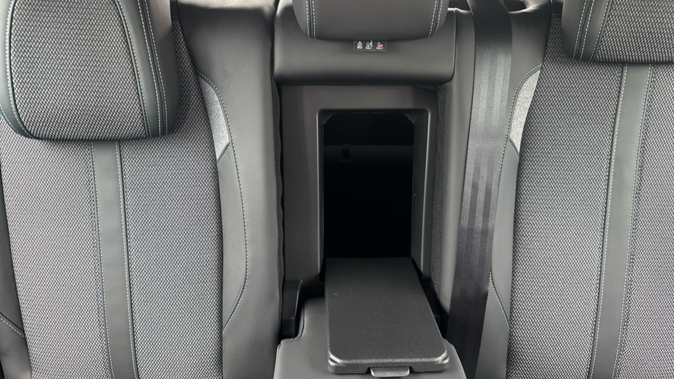 Peugeot 308 1.2 PureTech Allure Premium 5dr EAT8 Petrol Hatchback - Image 31