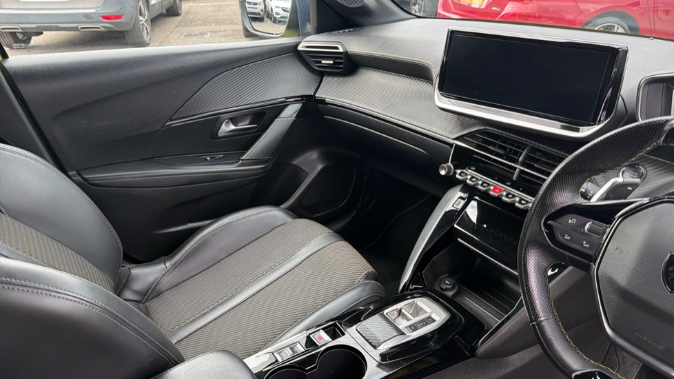 Peugeot 208 1.2 Hybrid 136 GT 5dr e-DSC6 Petrol Hatchback - Image 17