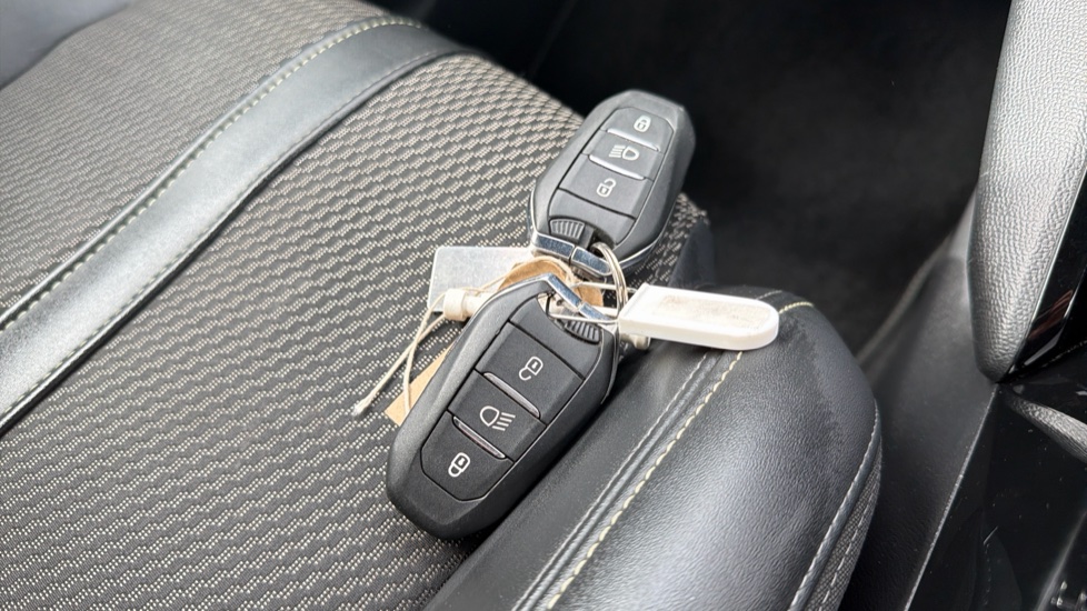Peugeot 208 1.2 Hybrid 136 GT 5dr e-DSC6 Petrol Hatchback - Image 28