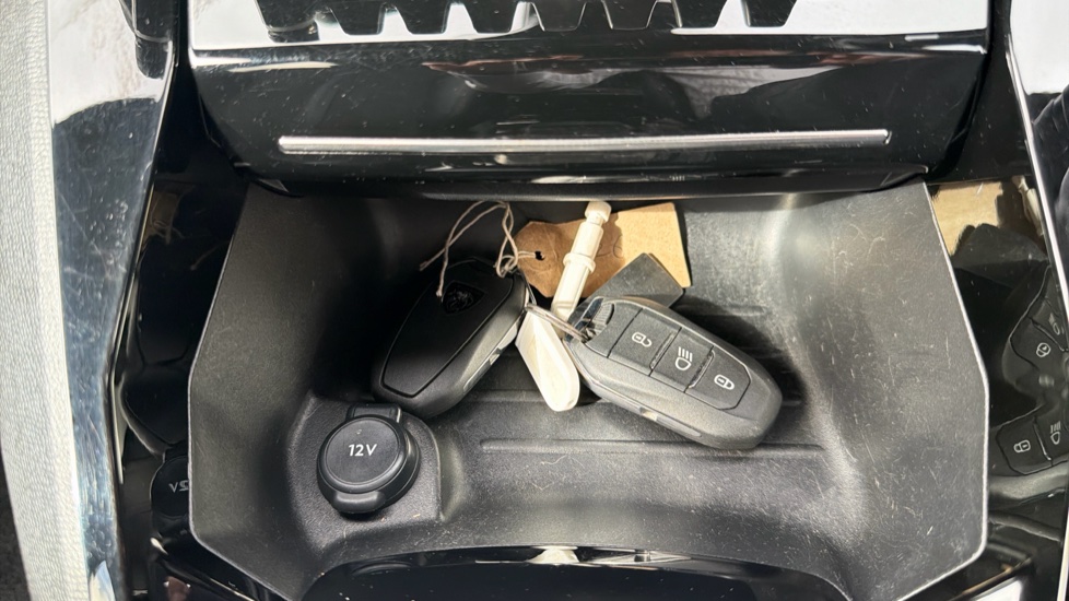 Peugeot 208 1.2 Hybrid 136 GT 5dr e-DSC6 Petrol Hatchback - Image 23