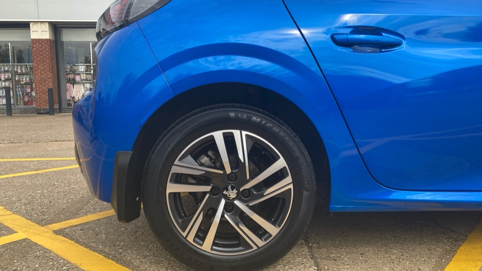 Peugeot 208 1.2 PureTech 130 Allure Premium + 5dr EAT8 Petrol Hatchback - Image 9