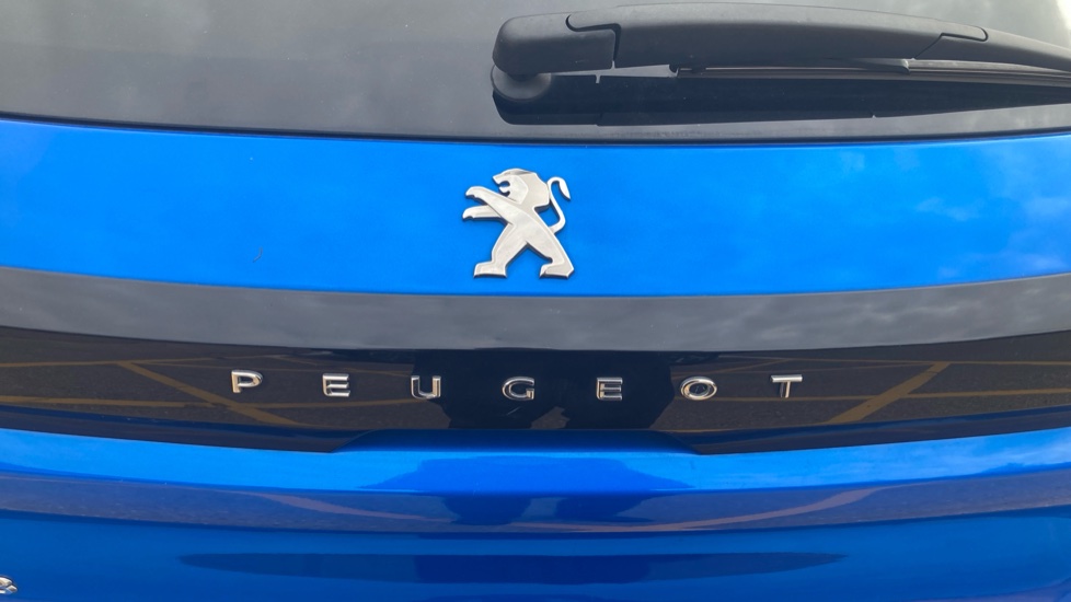 Peugeot 208 1.2 PureTech 130 Allure Premium + 5dr EAT8 Petrol Hatchback - Image 7