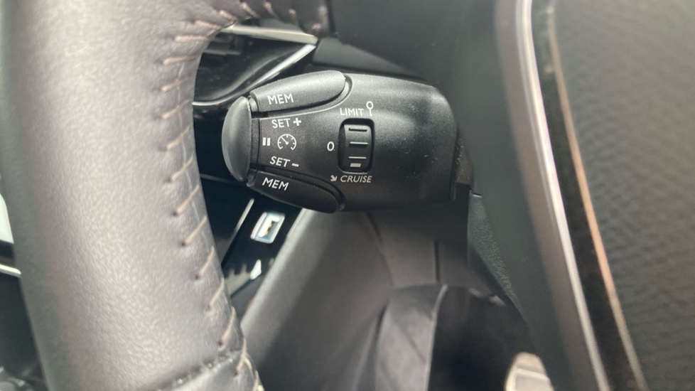 Peugeot 208 1.2 PureTech 130 Allure Premium + 5dr EAT8 Petrol Hatchback - Image 16