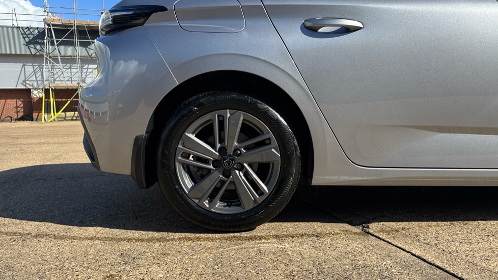 Peugeot 308 1.2 PureTech Active Premium 5dr EAT8 Petrol Hatchback - Image 9