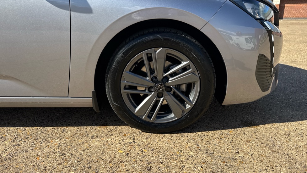 Peugeot 308 1.2 PureTech Active Premium 5dr EAT8 Petrol Hatchback - Image 13