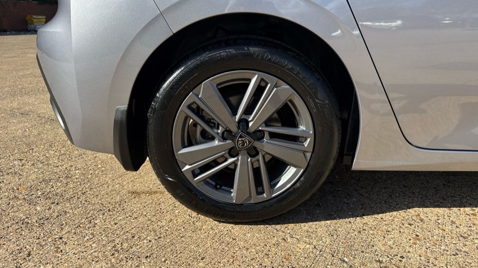 Peugeot 308 1.2 PureTech Active Premium 5dr EAT8 Petrol Hatchback - Image 12