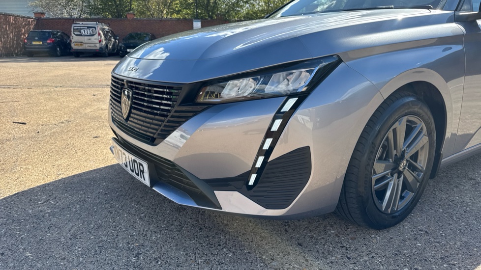Peugeot 308 1.2 PureTech Active Premium 5dr EAT8 Petrol Hatchback - Image 8