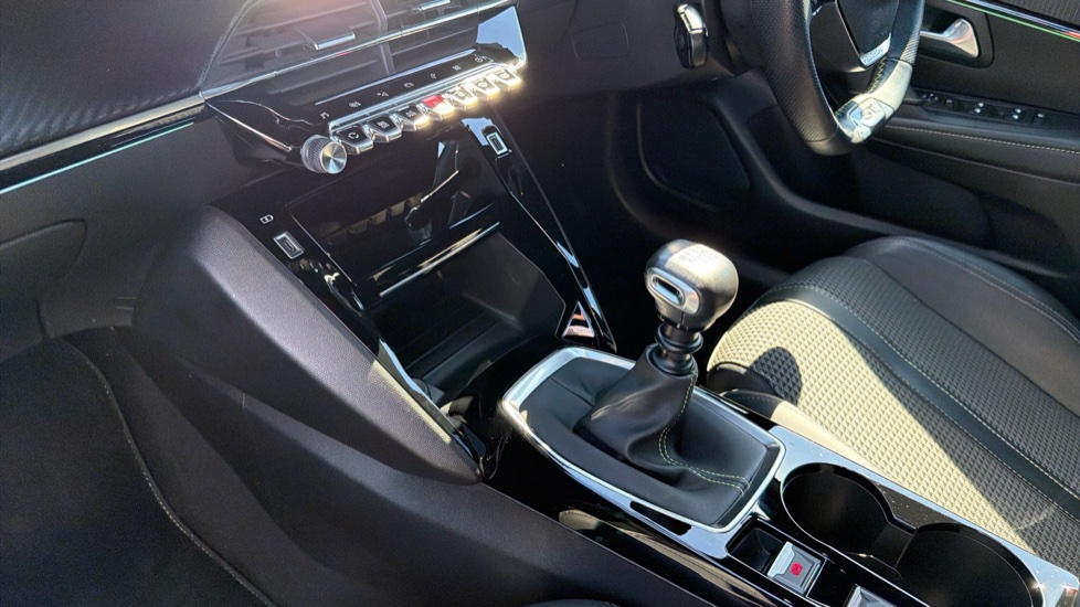 Peugeot 208 1.2 PureTech 100 GT 5dr Petrol Hatchback - Image 13