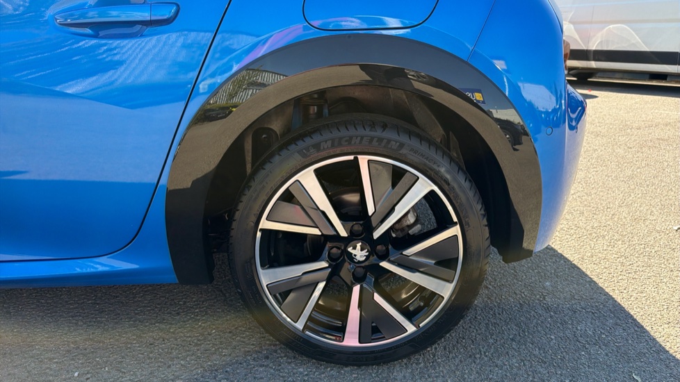 Peugeot 208 1.2 PureTech 100 GT 5dr Petrol Hatchback - Image 24