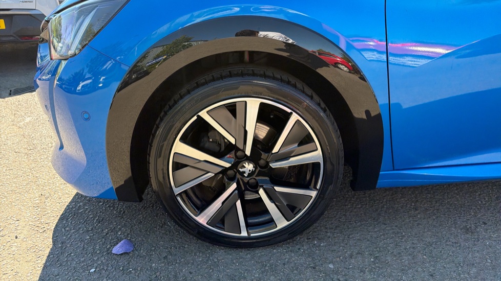 Peugeot 208 1.2 PureTech 100 GT 5dr Petrol Hatchback - Image 25