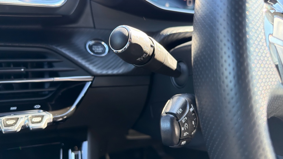 Peugeot 208 1.2 PureTech 100 GT 5dr Petrol Hatchback - Image 30