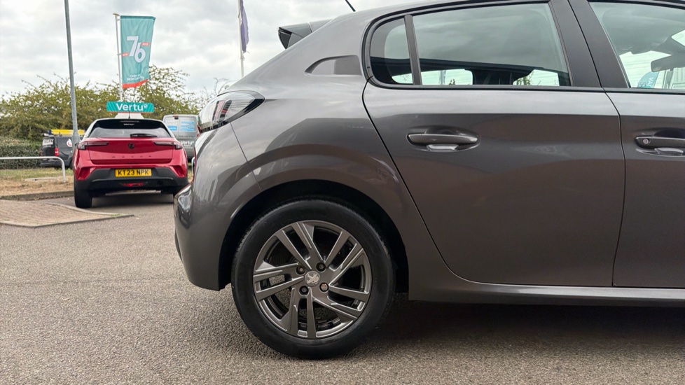 Peugeot 208 1.2 PureTech Active Premium 5dr Petrol Hatchback - Image 7