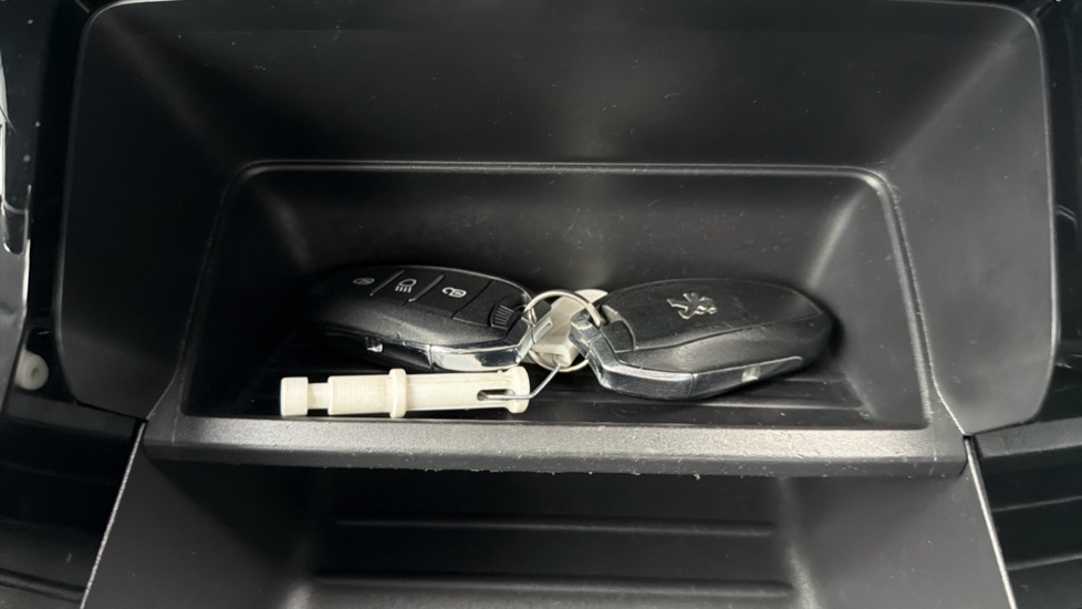 Peugeot 208 1.2 PureTech Active Premium 5dr Petrol Hatchback - Image 20