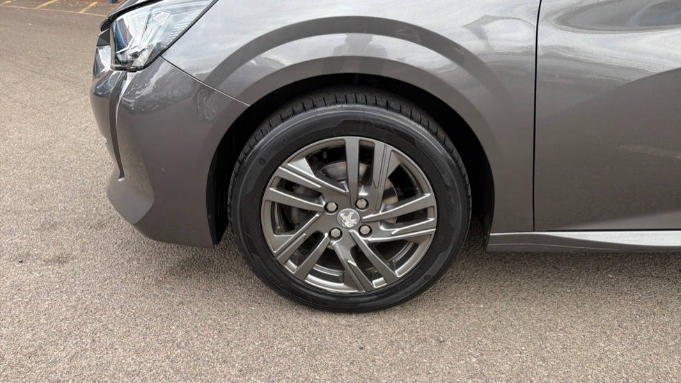 Peugeot 208 1.2 PureTech Active Premium 5dr Petrol Hatchback - Image 24