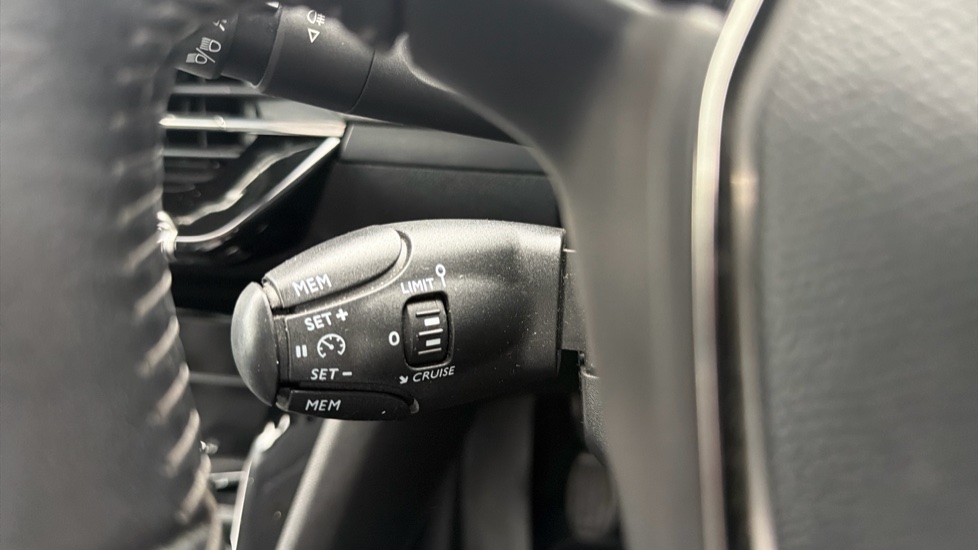 Peugeot 208 1.2 PureTech Active Premium 5dr Petrol Hatchback - Image 29