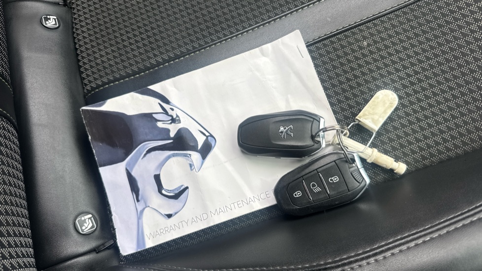 Peugeot 208 1.2 PureTech 100 GT 5dr Petrol Hatchback - Image 31
