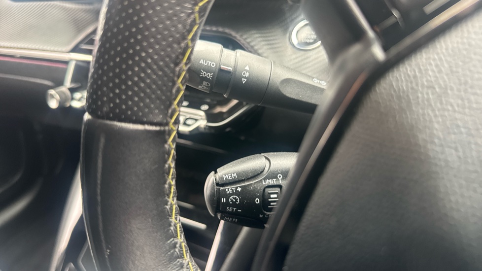 Peugeot 208 1.2 PureTech 100 GT 5dr Petrol Hatchback - Image 19