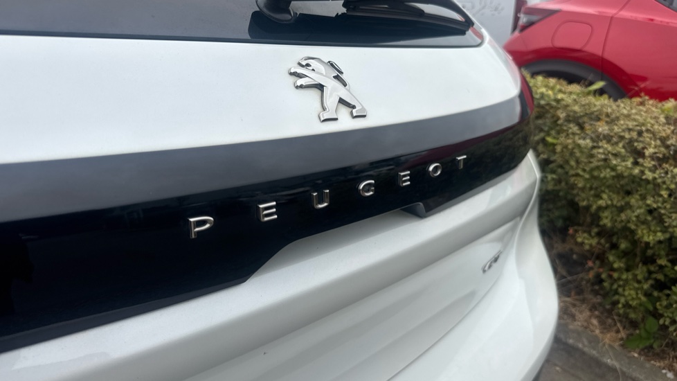 Peugeot 208 1.2 PureTech 100 GT 5dr Petrol Hatchback - Image 9