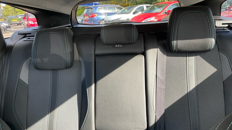 Peugeot 308 1.2 PureTech Allure 5dr EAT8 Petrol Estate - Image 28