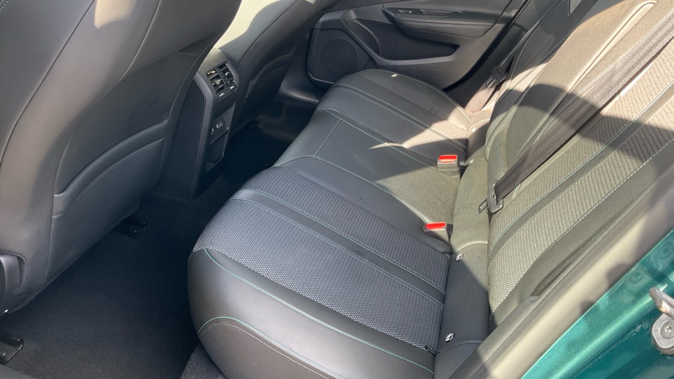 Peugeot 308 1.2 PureTech Allure 5dr EAT8 Petrol Estate - Image 29