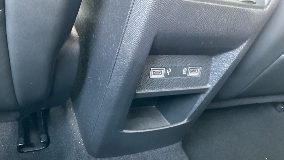 Peugeot 308 1.2 PureTech Allure 5dr EAT8 Petrol Estate - Image 33