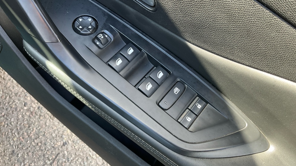 Peugeot 308 1.2 PureTech Allure 5dr EAT8 Petrol Estate - Image 37