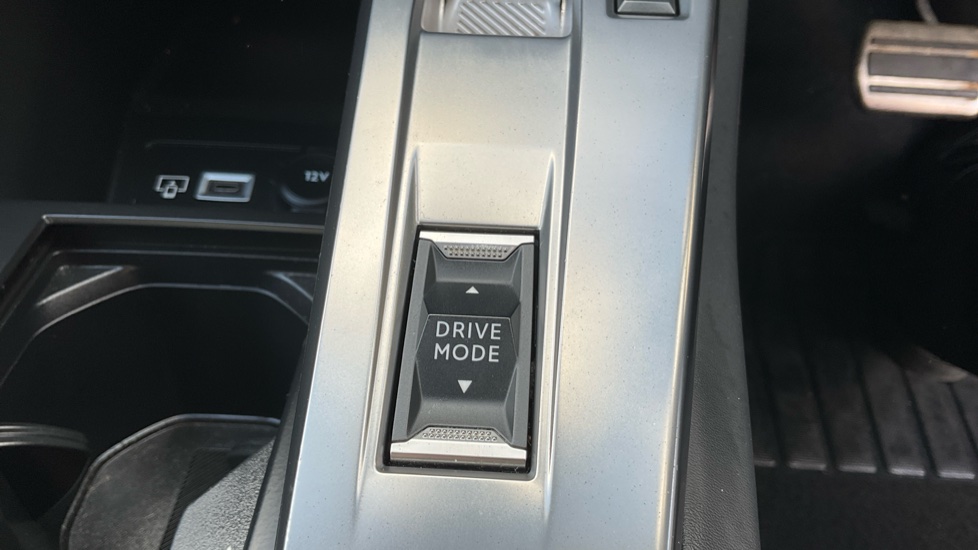 Peugeot 308 1.2 PureTech Allure 5dr EAT8 Petrol Estate - Image 38