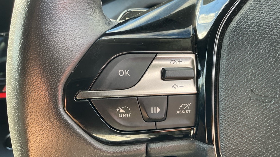Peugeot 308 1.2 PureTech Allure 5dr EAT8 Petrol Estate - Image 19