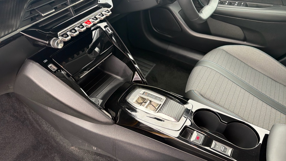 Peugeot 208 1.2 PureTech 100 Allure Premium + 5dr EAT8 Petrol Hatchback - Image 21