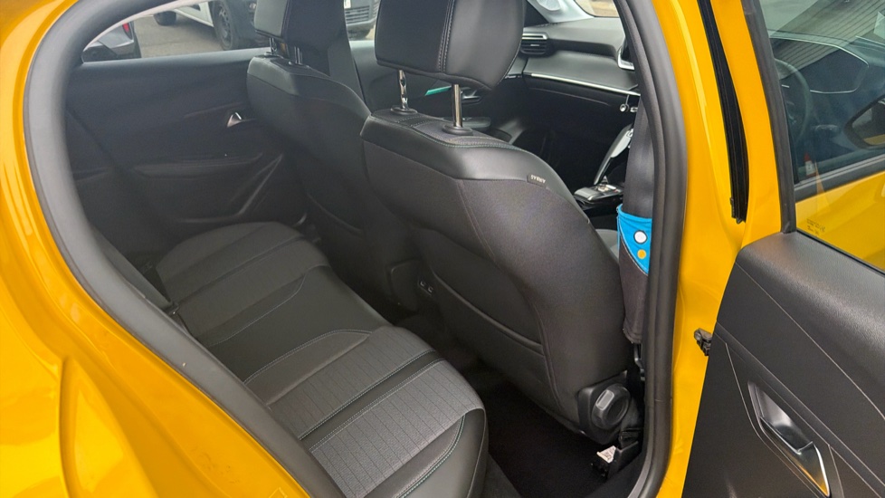Peugeot 208 1.2 PureTech 100 Allure Premium + 5dr EAT8 Petrol Hatchback - Image 23
