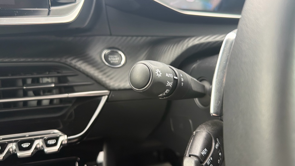 Peugeot 208 1.2 PureTech 100 Allure Premium + 5dr EAT8 Petrol Hatchback - Image 14