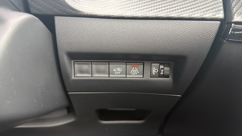 Peugeot 208 1.2 PureTech 100 Allure Premium + 5dr EAT8 Petrol Hatchback - Image 27