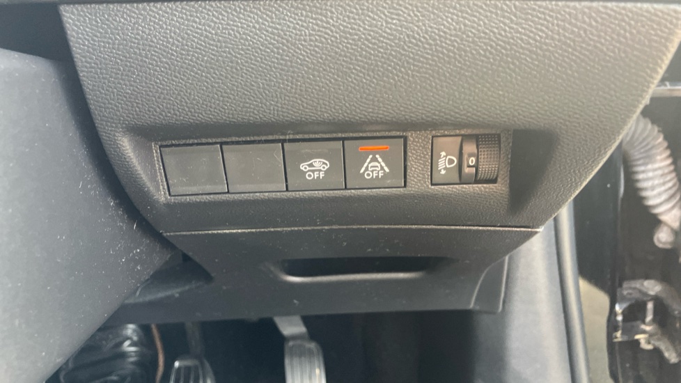 Peugeot 208 1.2 PureTech 100 Allure Premium 5dr Petrol Hatchback - Image 32