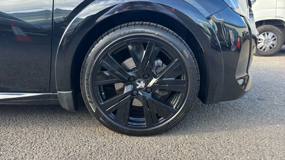 Peugeot 208 1.2 PureTech 100 GT Premium 5dr Petrol Hatchback - Image 21