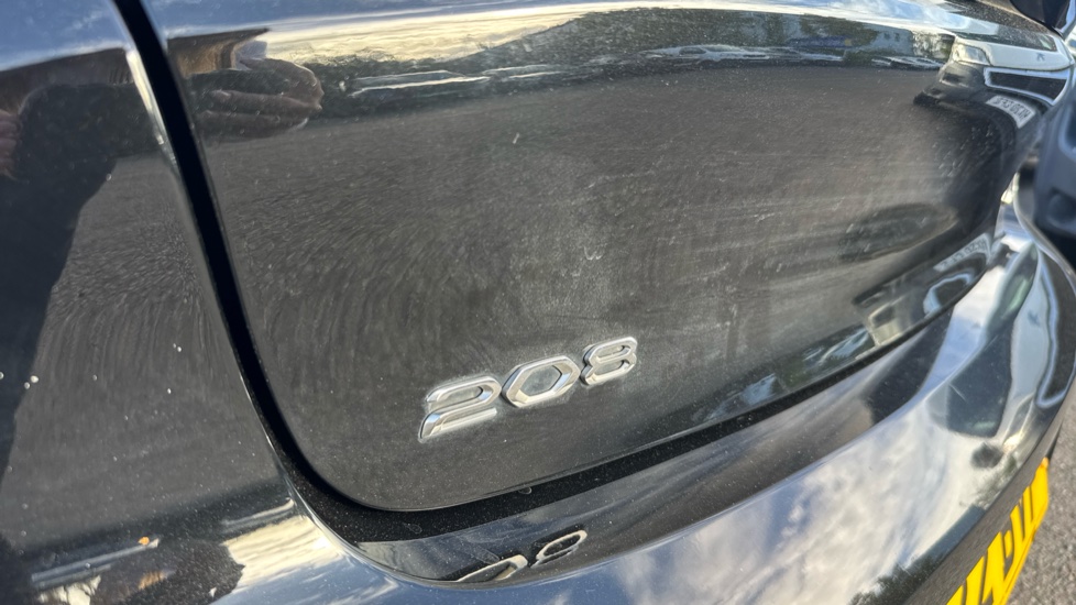 Peugeot 208 1.2 PureTech 100 GT Premium 5dr Petrol Hatchback - Image 26