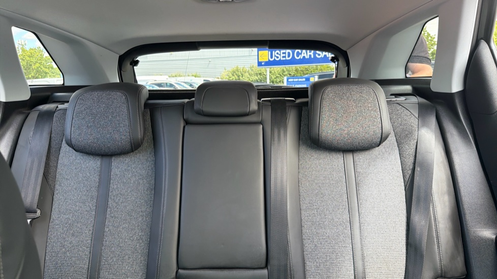 Peugeot 3008 1.2 PureTech Allure 5dr Petrol Estate - Image 30