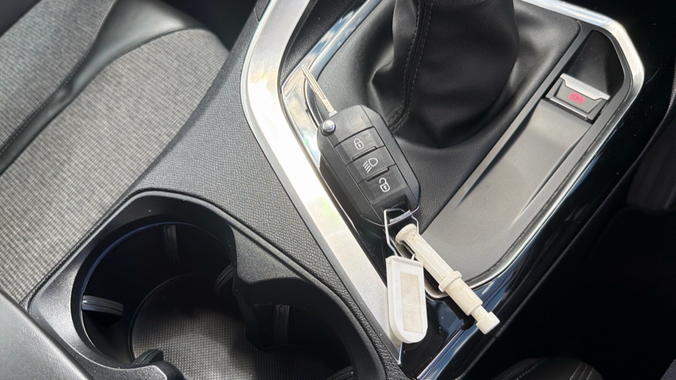Peugeot 3008 1.2 PureTech Allure 5dr Petrol Estate - Image 25