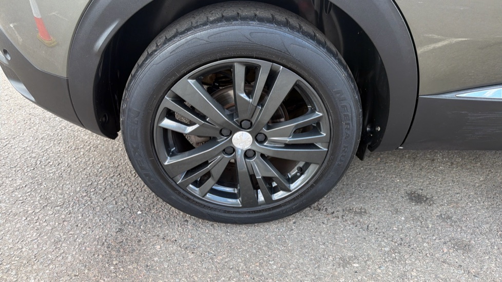 Peugeot 3008 1.2 PureTech Allure 5dr Petrol Estate - Image 11