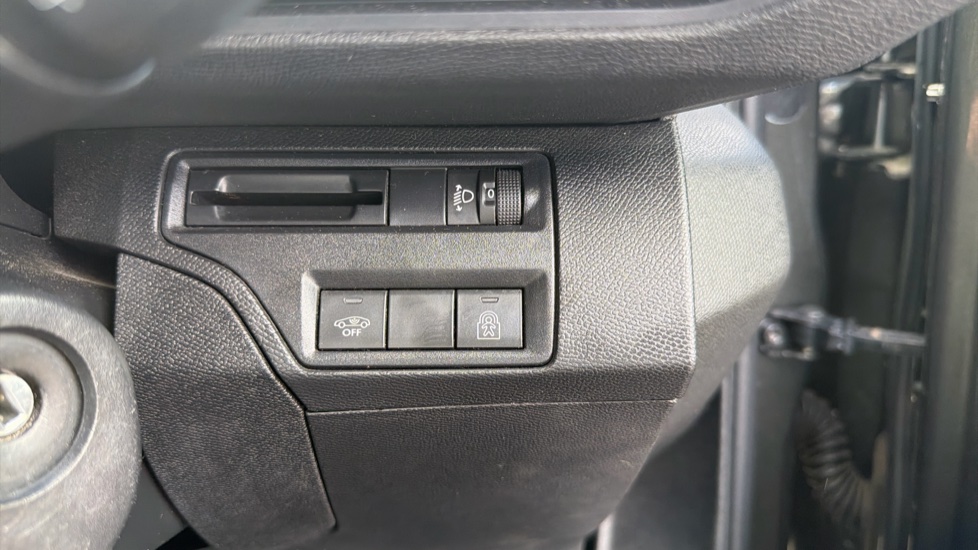 Peugeot 3008 1.2 PureTech Allure 5dr Petrol Estate - Image 28
