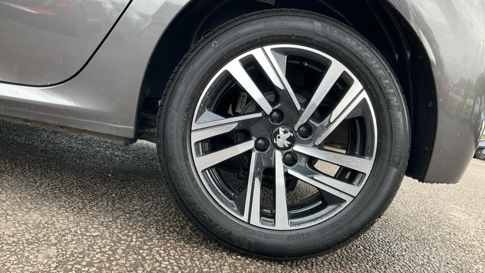 Peugeot 208 1.2 PureTech 100 Active Premium + 5dr Petrol Hatchback - Image 9