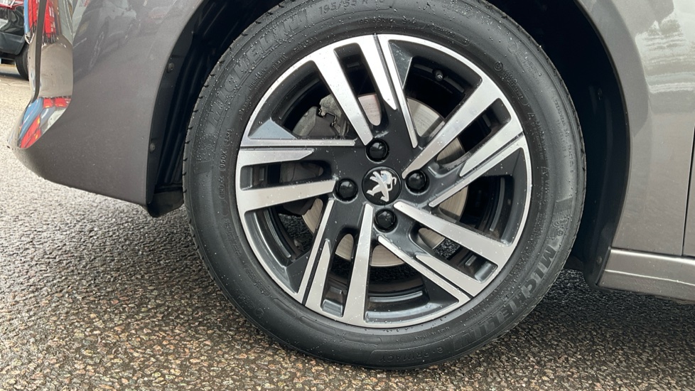 Peugeot 208 1.2 PureTech 100 Active Premium + 5dr Petrol Hatchback - Image 10