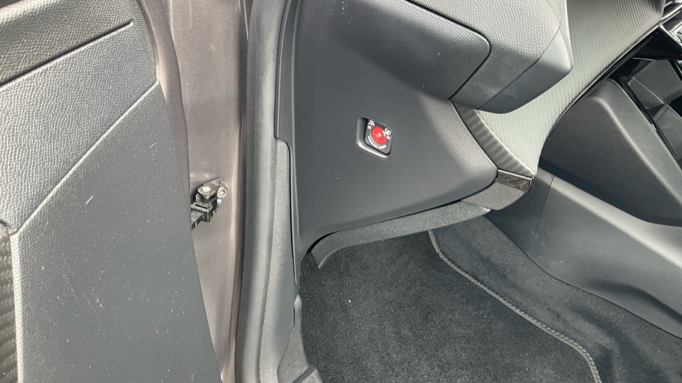 Peugeot 208 1.2 PureTech 100 Active Premium + 5dr Petrol Hatchback - Image 31