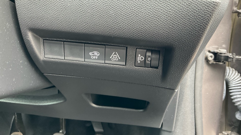 Peugeot 208 1.2 PureTech 100 Active Premium + 5dr Petrol Hatchback - Image 33