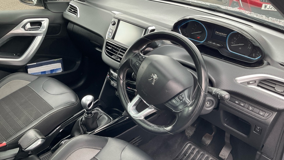 Peugeot 2008 1.2 PureTech 130 Allure Premium 5dr Petrol Estate - Image 18
